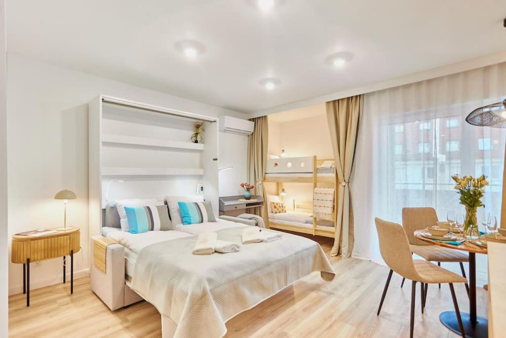 Golden Hour Apartments- Plac Slowianski 26 シフィノウイシチェ エクステリア 写真