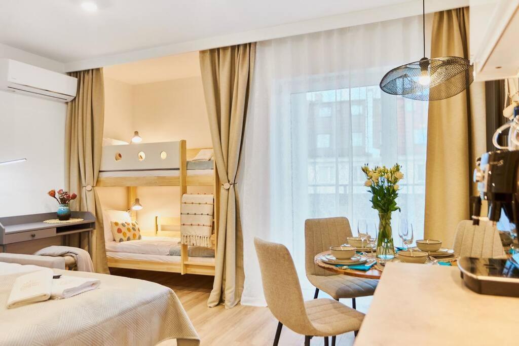 Golden Hour Apartments- Plac Slowianski 26 シフィノウイシチェ エクステリア 写真